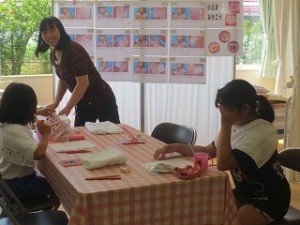 IMG_4194 今日も歯磨き指導がありました。4年生が正しい磨き方を学んでいます。\