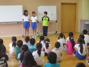 IMG_4206 保健委員会メンバーの自己紹介です。\\\