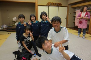 IMG_4286 閉会式の後,参加した中学生を撮りました。地域と子どもたちの結びつきの強さを感じました。\