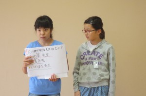 IMG_4292 児童朝会では,放送委員会の発表がありました。先生方の大好きな曲当て三択クイズです。子どもたちは,曲のイメージで先生を予想していました。アイディアのある楽しい企画でした。\