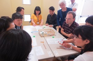IMG_4320 チームチャレンジもしました。先生方からは,質問や発見が生まれました。\