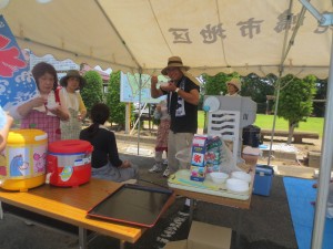 IMG_4436 この収穫祭の中心になっているとよつまちづくりセンターの方々です。\