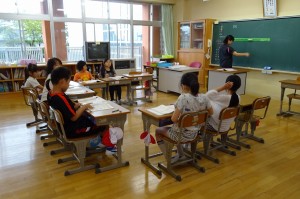 DSC02102 3年生は,授業形態が「コの字」になっています。\