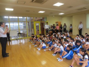 IMG_4464 校長先生のお話です。子どもたちも夏休みの思い出を発表しました。\