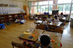 DSC02309 4校時,2年生は図工をしてました。\