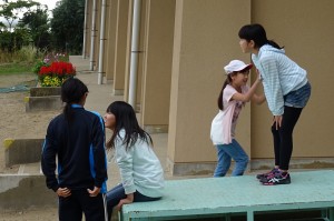 DSC02641 3年生は,「泥ケー」をして楽しみました。\