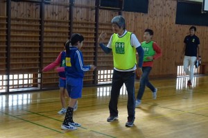 DSC02676 辻本先生と楽しくゲームをしました。\