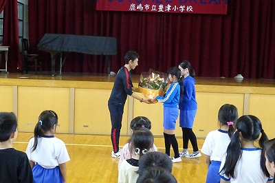 DSC02888 花束贈呈です。\