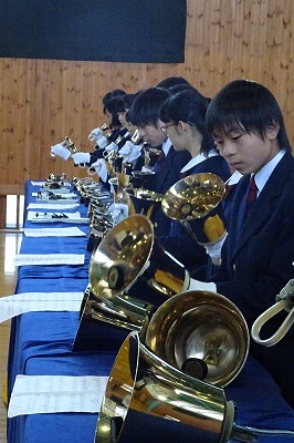 DSC02924 こんなに大きなハンドベルがあるなんてと驚きました。\\