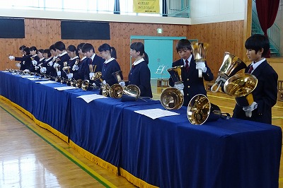 DSC02925 1つのベルでも,いろいろな鳴らし方があり,演奏を聴いてハンドベルの概念が変わりました。それにしても上手だな~!\\