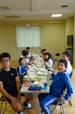 DSC03042 この後,誰かが「ウッキーッ」と言い,みんなが笑いました。\