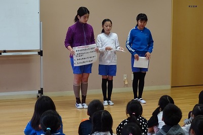 DSC03080 この写真は,運営委員会が「靴箱クリーン大作戦」を行うことを宣言しているものです。靴がキチンと並べられた靴箱ってとてもきれいです。\\\\