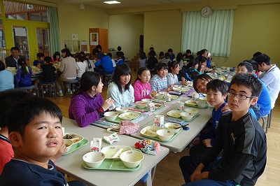 DSC03173 ⒍年生も今日はカメラを見てくれました。\\