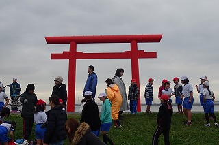 DSC03379 鹿嶋神宮一の鳥居からスタートです。\