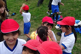 DSC03380 お家の方や弟妹の応援もあります。\
