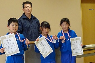 DSC03431 1・2年生の表彰です。\