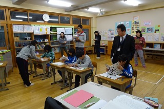 DSC03461 課題を個人で解決しています。「かんがえる」です。\