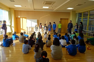 DSC03596 1~6年生まで,代表が6人前に出て反省を言いました。みんなしっかりと自分の意見を感想を交えて述べることができました。\