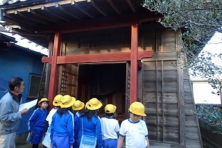 DSC03630 次はお社に行きました。\