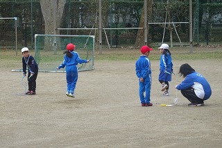 DSC03674 1~3年生は,短縄です。写真は1年生です。\\