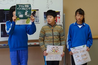 DSC03687 保健委員会からインフルエンザ予防方法の発表がありました。\