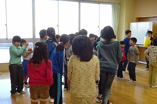 DSC03819 給食委員会の「三つの栄養素クイズ」です。\\\