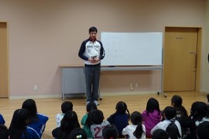 DSC03889 先生がこの冬読んだ本を紹介してくださいました。\