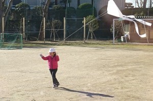 DSC03920 1年生の凧揚げです。可愛いです。\
