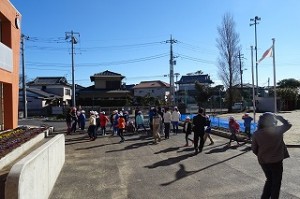 DSC03922 地震時の避難訓練です。避難場所に集合しています。\
