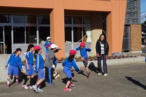 DSC03947 2年生とポプラの先生 担任の先生は出張です。\