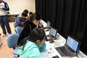 DSC04130 6年生は理科で,「生物と地球環境」について学習しています。\