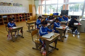 DSC04149 2年生は学級活動です。\