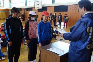 DSC04475 表彰「あやとび」高学年の部