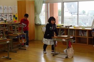 DSC04615 4年生の教室掃除