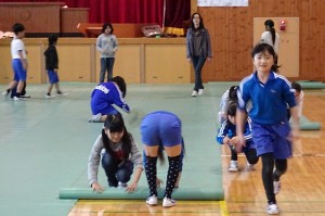 DSC04658 シートを敷きます。\