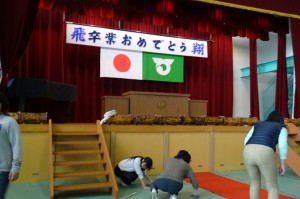 DSC04661 最後は雑巾がけや細かなところのテープ止めです。\