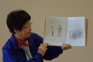 DSC04805 古賀さんが6年生に「頭の中は石だらけ」を読んでくださいました。\\
