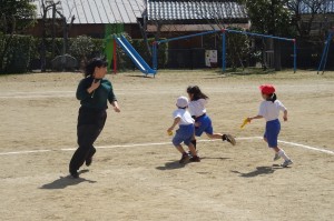 DSC04837 1年生がシッポ取りをしています。\