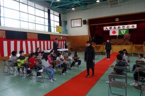 DSC04975 先生方が新入生をしてくれました。\
