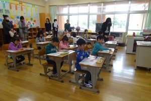 DSC05062 今日は,授業参観です。1年生は図工の授業です。\