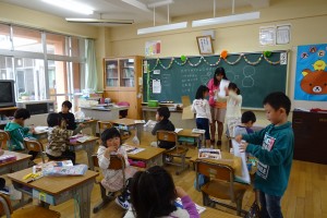 DSC05109 1年生の図工の時間です。\