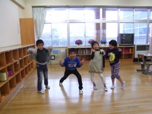RIMG1085 昼休みも雨がふっていたので,室内で過ごしていました。\