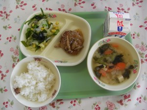 RIMG1125 今日の給食は,みんなが好きなハンバーグです。\