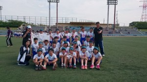 1526546869450 閉会後の集合写真。充実した顔つきですね。\