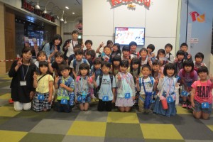 IMG_0922 キッザニア到着、お仕事体験前の集合写真