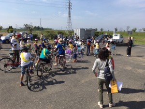 IMG_1805 全児童の半数を超える子供たちと保護者の方、たくさんの地域の方々が集まりました。\