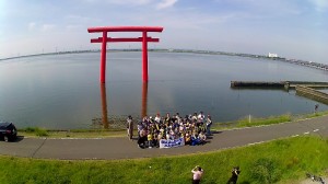 Screenshot_2018-05-14-08-42-16 (800x450) 一の鳥居にて記念撮影。\
