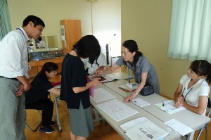 s-DSC05148 教師も児童ち同様、対話しながら学んでいます\\