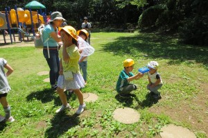 s-IMG_1002 城山公園の中を探索中