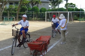 s-DSC05302 5,6年生も自転車の乗り方ですが、路上駐車想定など難易度アップ